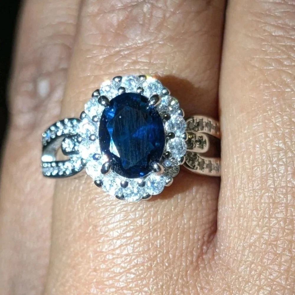 Stunning Ladie's Sapphire Gemstone Zirconia Engagement Ring Sz 7